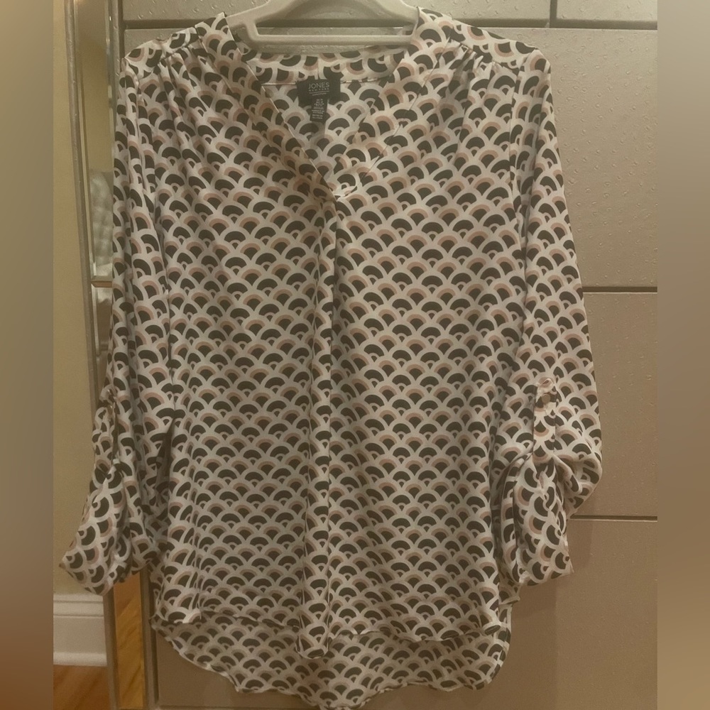Nice blouse. - Picture 2 of 2
